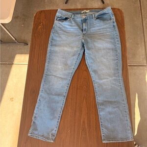 Levi's Women's Light Blue Straight Leg Jeans